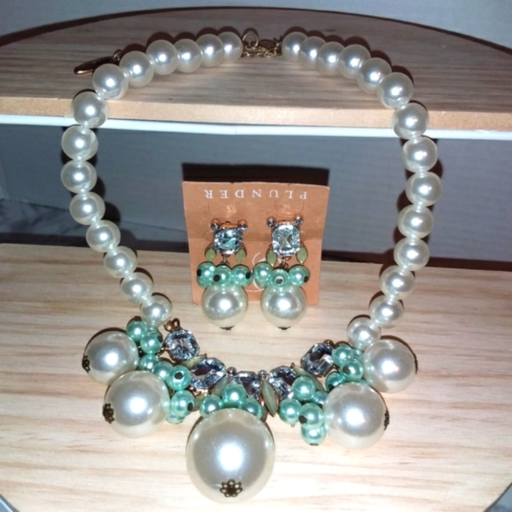 Matching Necklace & Earring Set - Picture 4 of 10